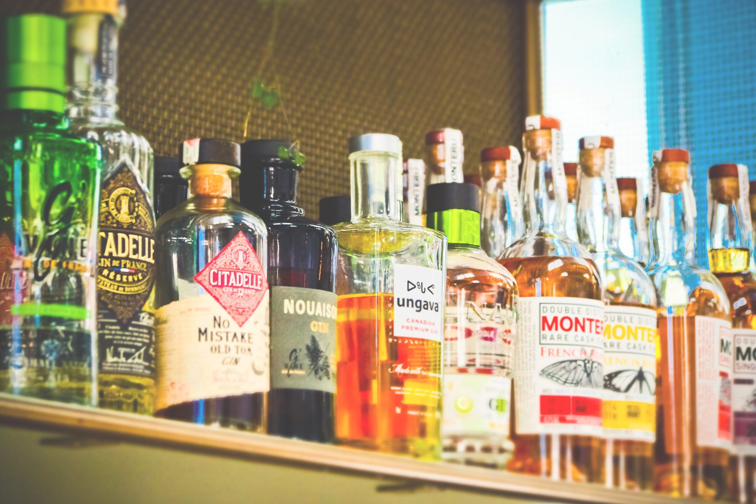 Izin dan Kontrak Hukum dalam Perizinan Alkohol: Dasar Legal Bisnis yang Wajib Dipahami